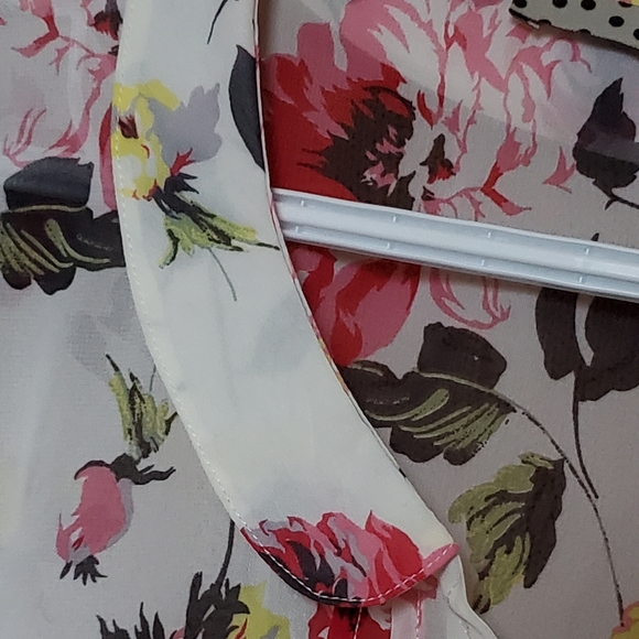 Dress White & Floral Blouse - Picture 5 of 7